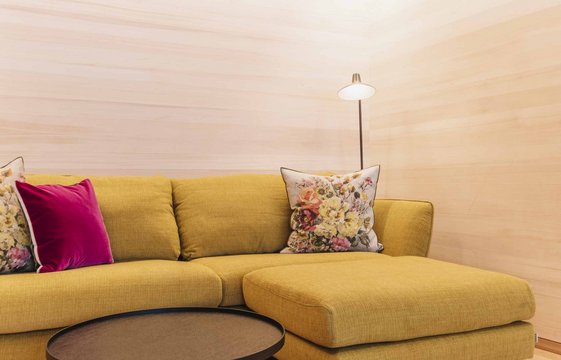 Couch in der Wohnung im Hotel Aurora Couch in der Wohnung im Hotel Aurora