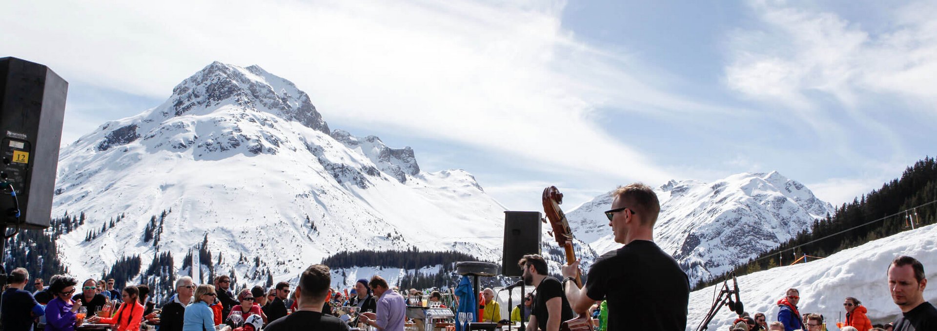 Live-Musik vor Gipfelpanorama