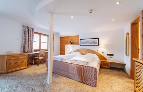 Komfortdoppelzimmer mit Balkon Doppelbett Das Doppelbett im Komfortdoppelzimmer mit Balkon