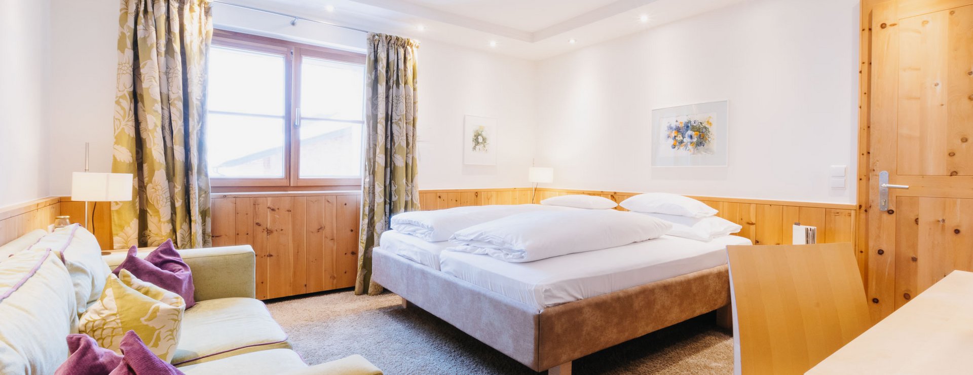 Doppelzimmer in hellem Licht Doppelzimmer mit hellem Licht