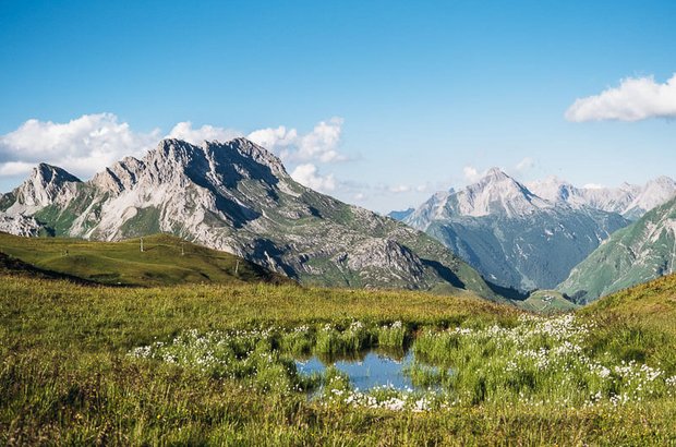 Bergsee im Gebirge Bergsee im Gebirge