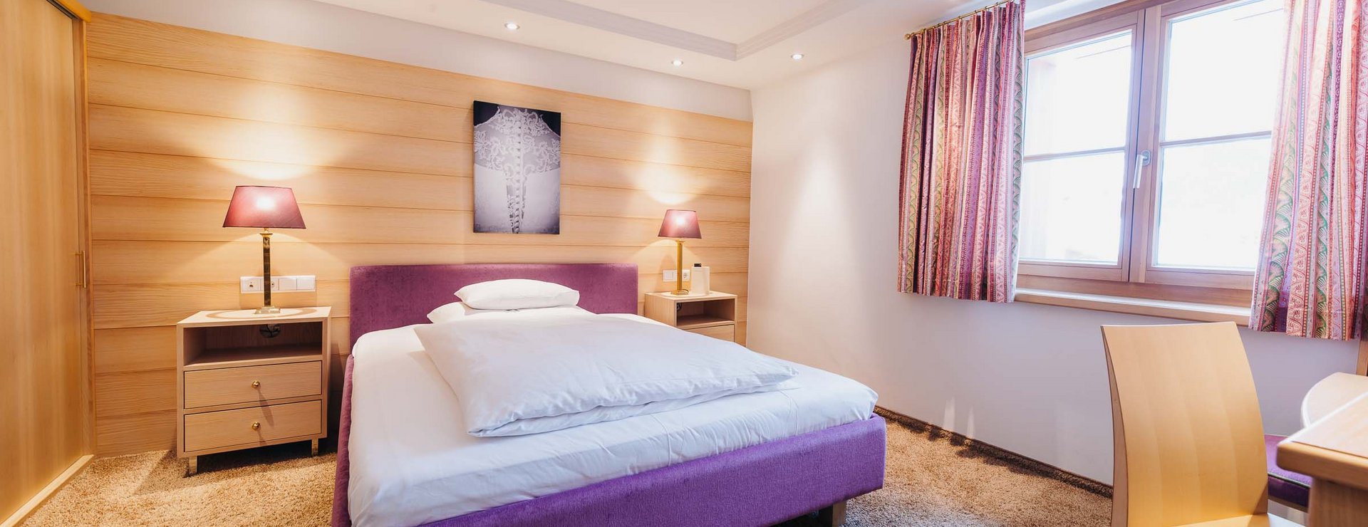 Hotelzimmer mit Doppelbett