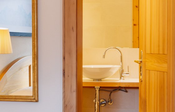 Ausschnitt Badezimmer im Komfortdoppelzimmer mit Balkon Ein Ausschnitt des Badezimmers im Komfortdoppelzimmer mit Balkon
