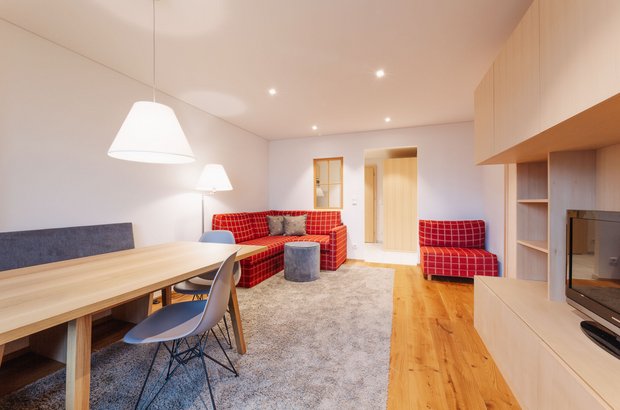 Apartment Braunarl Ferienwohnung im Haus Braunarl, Wohnzimmer mit Essbereich.
