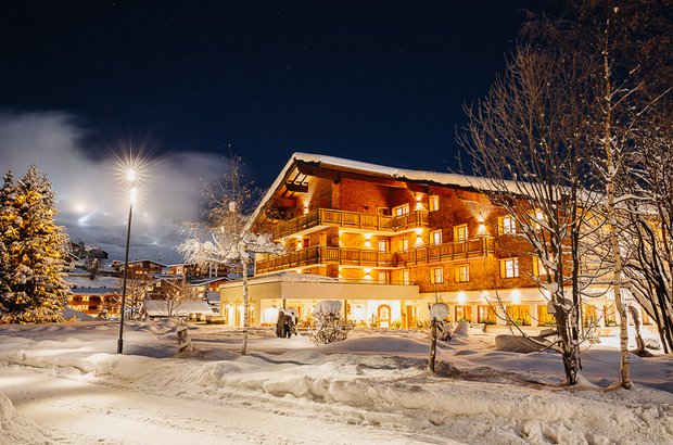 Hotel Aurora Außenaufnahme bei Nacht