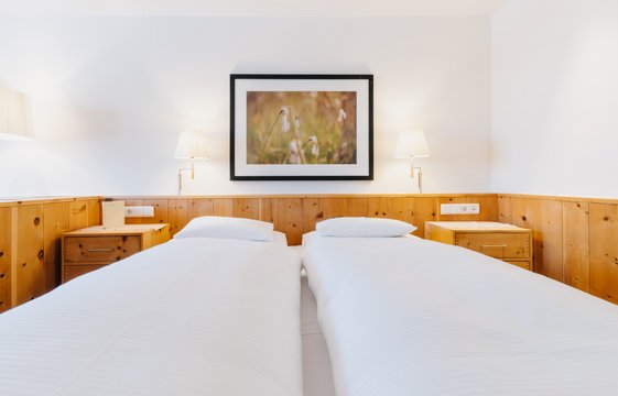 Nahansicht des Doppelbetts im Komfortdoppelzimmer mit Balkon Eine Nahansicht des Doppelbetts im Komfortdoppelzimmer mit Balkon