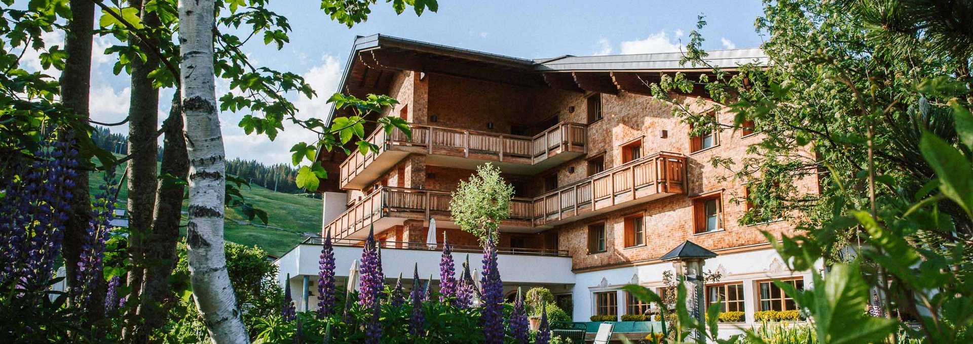 Außenansicht Sommer Außenansicht Hotel Aurora im Grünen