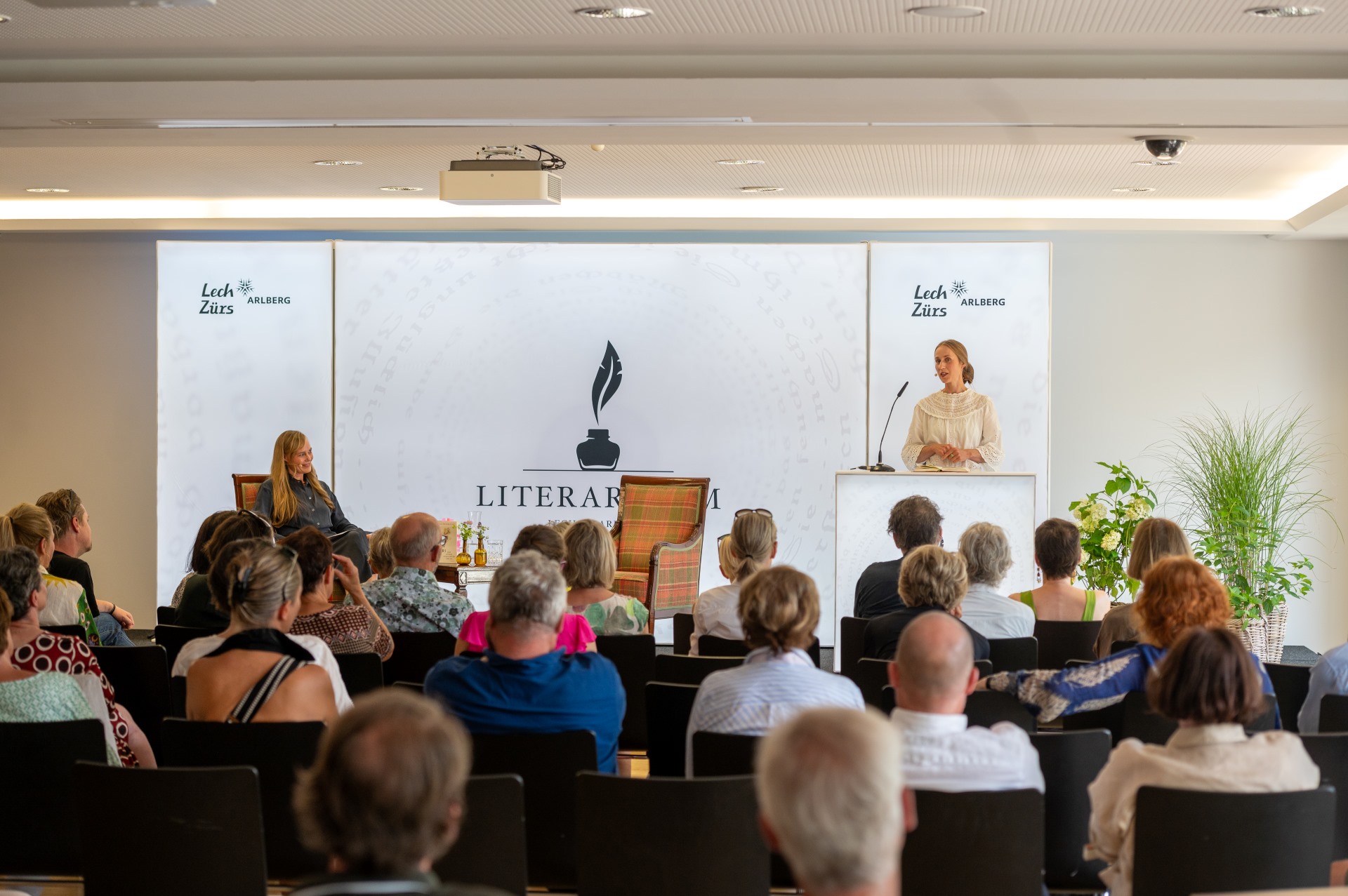 Literaricum Lech 2023 Publikum und Vortragende beim Literaricum Lech 2023